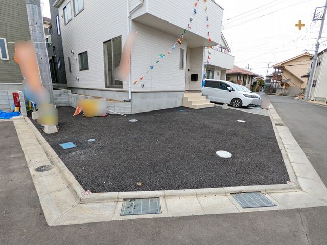  �J�[�X�y�[�X�̗l�q�ł��B�O�ʓ��H�͌�ʗʂ����Ȃ��A���Ԃ̏o����������S���ăX���[�Y�ɍs���܂��B