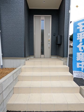 ���� �O���猩�����ւ܂��̗l�q�ł��B���񌻒n�ɑ����^��ł��������������������B