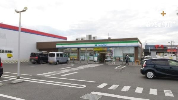 ���ӊ� �t�@�~���[�}�[�g�є\��� �k��9���B���ԏ���L�X�ȃR���r�j�G���X�X�g�A 700m