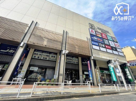 ���ӊ� �I�[�P�[����X �k��3���B�i�����L�x�ȃX�[�p�[�}�[�P�b�g�ł������܂��B���̑����Ǝ{�݂��������񂵂Ă���܂��̂ŗ��֐��������ł��B 240m