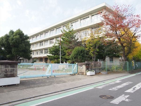 ���ӊ� ����s���򏬊w�Z �k��12���B�~�n���L���A���q�l���L�ѐL�тƉ߂��������o���܂��I 910m