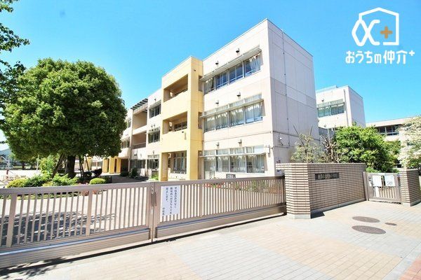 ���ӊ� ���n�旧���a���w�Z �k��8���B�����r�ܐ��u�ΐ_������w�v�k�����k��5���B�߂��ɂ́u�ނ��̂������v������΂Ɉ͂܂ꂽ���w�Z�ł��B 600m