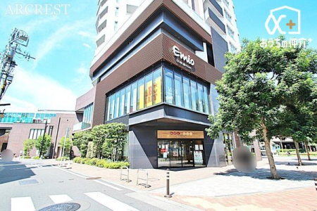 ���ӊ� Emio�ΐ_����� �k��3���B�X�[�p�[�}�[�P�b�g�╞���G�݁E�A���H�ށE���ԁE�J�t�F�E���X�g�����Ȃǂ̓X�܂�����܂��B 190m