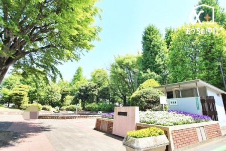 ���ӊ� �k��8���B�y�s���a�c�x�����z�΂Ɉ͂܂�Â����ۂa�c�x�r�B�召2�̒���������A�s���ł͒������쒹�̐��ݏ��ƂȂ��Ă��܂��B 570m