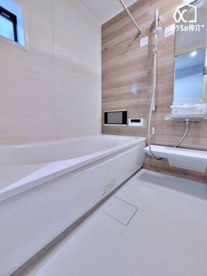 ���� ���������̂����ԂŃ����b�N�X�o�X�^�C���B�o�X�^�u�ɂ����Ċ����Ȃ���S�Ƒ̂����t���b�V���B����̔�������Ă���鐴�����̂���o�X���[���B