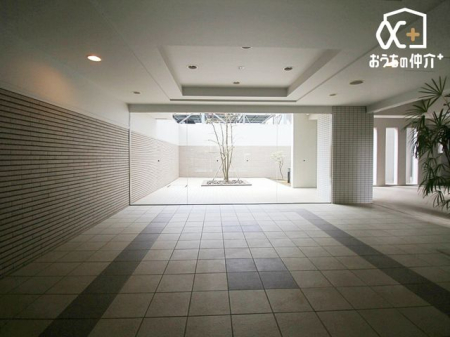 ���̑� �Ǘ����s���͂����������̂��郍�r�[�̗l�q�ł��B