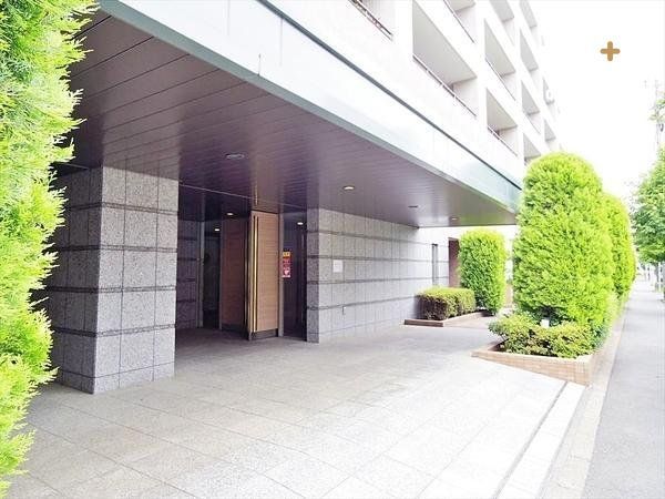 �G���g�����X �΂Ɉ͂܂ꂽ�G���g�����X