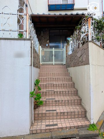 ���� �O���猩�����ւ܂��̗l�q�ł��B���񌻒n�ɑ����^��ł��������������������B