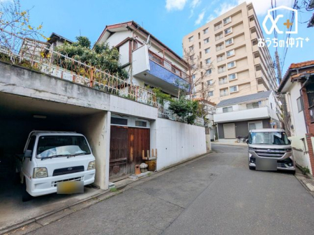 ���n�O�ώʐ^ �����������Z��X�̑O�ʓ��H�B�Ԓʂ肪���Ȃ��Â��ň��S�B���ʂ��ǍD�ŏo���ɂ��X���[�Y�B����������ǂ��A���s�������K�ł��B�O�ʓ��H�ܑ͕����s���͂��A�J�̓��������₷�����ł��B