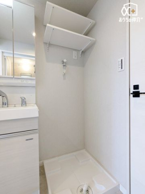 ���ʑ�E���ʏ� �����h���[�X�y�[�X�̗l�q�ł��B���[�I������A�^�I����h���C���[�Ȃǂ��X�b�L���Еt���܂��I