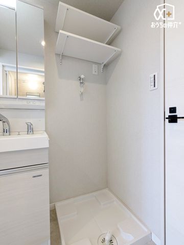 ���ʑ�E���ʏ� �����h���[�X�y�[�X�̗l�q�ł��B���[�I������A�^�I����h���C���[�Ȃǂ��X�b�L���Еt���܂��I