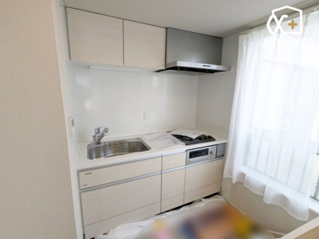 �L�b�`�� ��ƂɏW���ł���Ǖt���L�b�`���B�܂��A�ڂ̑O�ɕǂ����邱�Ƃɂ���ĉ���̔�юU��Ȃǂ��C�ɂ����ɍ�Ƃ��ł���Ƃ��������b�g������܂��B