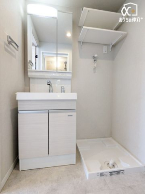 ���ʑ�E���ʏ� �������̂�����ʏ��́A�V���v���ł���Ȃ���@�\�I�ȃf�U�C���������B���[���[�����Ă���A�����̐g�x�x�₨����ꂪ�X���[�Y�ɍs���܂��B