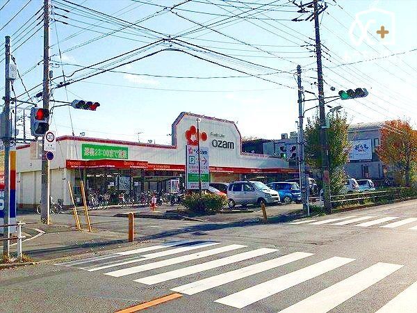 ���ӊ� �X�[�p�[�I�U�����₫��X �k��6���B�i�����L�x�ȃX�[�p�[�}�[�P�b�g�ł������܂��B�ߗׂ̕��X�ł���������Ă���܂��B���ԏ���L���ł��B 470m