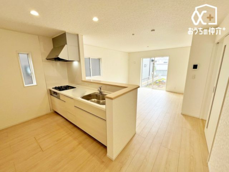 ���r���O �`�E�`Living�`�E�`�쓌�����̑傫�ȑ����炽���Ղ�z�����������ޖ��邢��12.2�����r���O�B�Ƒ��c���⃊���b�N�X�^�C���ɍœK�ȊJ�������ӂ���Ԃł��B