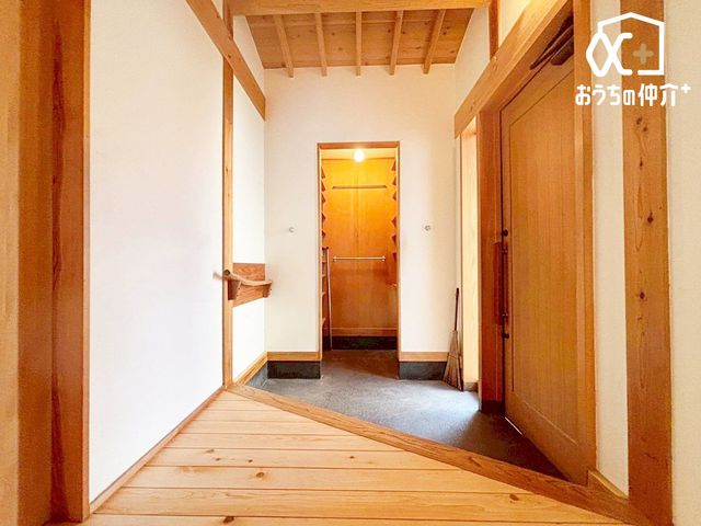 ���� �L�X�Ƃ������ւ́A�������Ƃ����X�y�[�X�ŁA�Ƒ��݂�Ȃ̌C��ו�������������[�ł��܂��B���q���ɂ����S���Ă��}���ł���A���邭�J���I�Ȉ�ۂ�^�����Ԃł��B