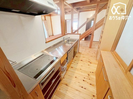 �L�b�`�� �����g���L�b�`�������炱���A�H���̏������y�������ԂɁA�Z�������ł��X���[�Y�ɖ��ʂȂ���Ƃł���A���������ȒP�ɂł���ȂǁA�������y��������L�b�`���X�y�[�X�ł��B