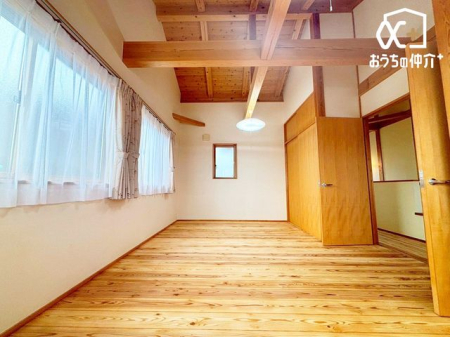 ���̑����� 2�K�m���B�����̐^�񒆂ŊԎd�؂肷�鎖��2�����ɕύX�\�B���Ƒ��̐l����p�r�ɂ���āA�������𑝂₷�����ł��܂��B