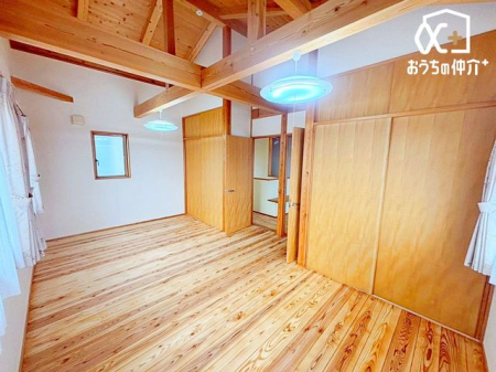 ���̑����� 2�K�m���B�����̐^�񒆂ŊԎd�؂肷�鎖��2�����ɕύX�\�B���Ƒ��̐l����p�r�ɂ���āA�������𑝂₷�����ł��܂��B