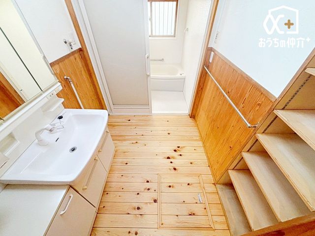 ���ʑ�E���ʏ� �`Wash room�`�傫�Ȑ��ʁ@�Ƒ��݂�Ȃ������g�����ʎ��B�Z�������ɂ͎g���₷�����ʂŁA�X�e�L�Ȉ���̃X�^�[�g������܂��傤�B