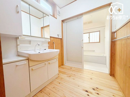 ���ʑ�E���ʏ� �`Wash room�`�傫�Ȑ��ʁ@�Ƒ��݂�Ȃ������g�����ʎ��B�Z�������ɂ͎g���₷�����ʂŁA�X�e�L�Ȉ���̃X�^�[�g������܂��傤�B