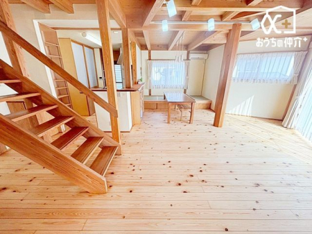 ���r���O ���C�ނ��g�p���Ă���A�������ł͖؂̍���������Ȃ��炨�Z�܂��\�ILDK�͖�22���B���オ��̏�X�y�[�X����B