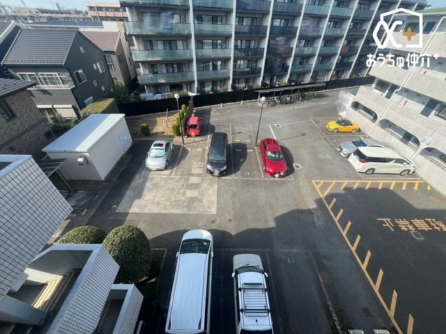 ���̑� �J�[�X�y�[�X�̗l�q�B�Ԓʂ�̏��Ȃ��O�ʓ��H�ł��Ԃ̏o����������N���N�ł��B