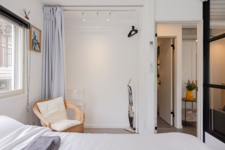 �Q�� ��ʍ̌��Ŗ��邢��Q���B�傫�߂̃N���[�[�b�g�����ł���������������Еt���܂��I