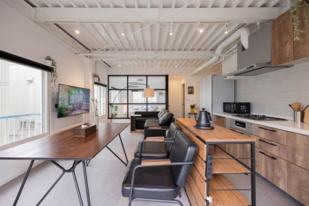 ���r���O �`Living�`�傫�ȑ����炽���Ղ�z�����������ޖ��邢���r���O�B�����b�N�X�^�C���ɍœK�ȊJ�������ӂ������̋�Ԃł��B