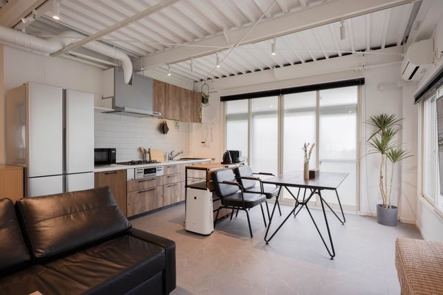 ���r���O �J�t�F���v�킹��悤�Ȗ��@���ȃ��r���O�_�C�j���O�B�̂�т肭�낮�\�t�@�₨�H�����y���ރ_�C�j���O�Z�b�g��u���Ă��������͂���܂���B