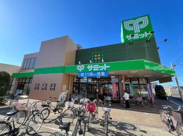 ���ӊ� �T�~�b�g�X�g�A�V���ЎR�X �k��5���B�c�Ǝ��ԁ@9:00�`23:00�@���ԏ�䐔�@165��i���A�Ԃ����g�p�җp�@3��j 330m