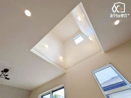 ���̑� ���r���O�㕔�̐����̗l�q�ł��B���邢�z�˂����������݁A�J����������܂��I