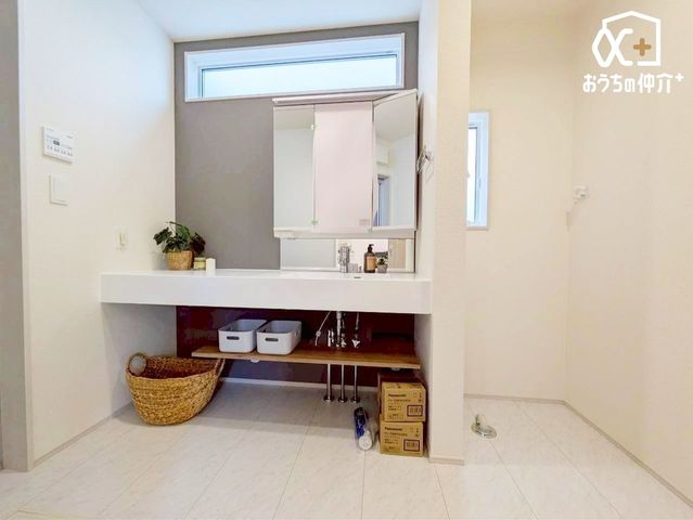 ���ʑ�E���ʏ� �`Wash room�`���̍Q�����������ԑтł��]�T�������Ďx�x�ł���L���p�E�_�[���[���B���������[���L�x�Ȃ̂Ō����ڂ��X�b�L���Ɛ������ڂł��܂��B