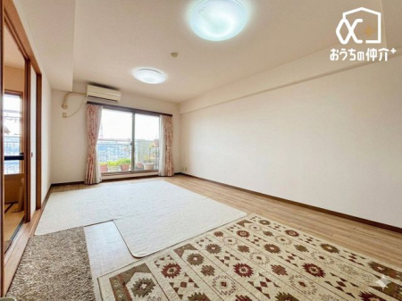 ���r���O 14.7����LDK ���ꂽ���ɂ̓o���R�j�[����x�m�R�������܂��B���Ƌ�������H���s���Ă��܂��B