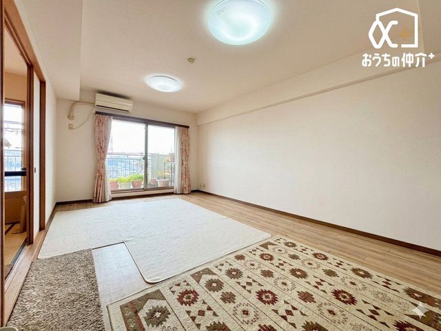 ���r���O 14.7����LDK ���ꂽ���ɂ̓o���R�j�[����x�m�R�������܂��B���Ƌ�������H���s���Ă��܂��B