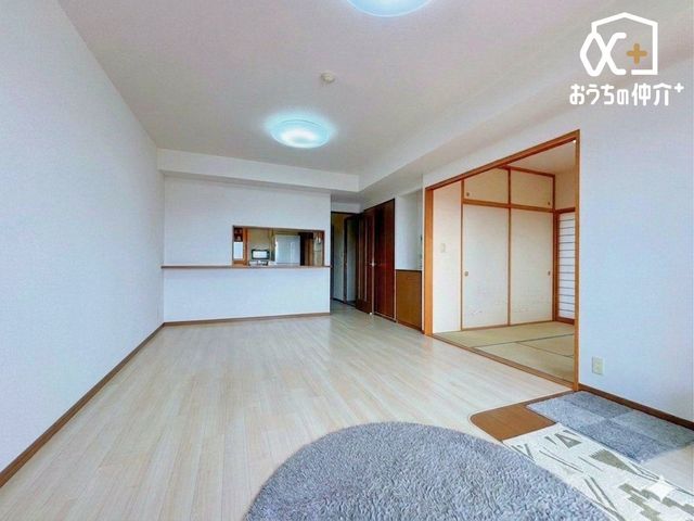 ���r���O 14.7����LDK ���ꂽ���ɂ̓o���R�j�[����x�m�R�������܂��B���Ƌ�������H���s���Ă��܂��B