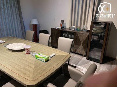 ���r���O �_�C�j���O�e�[�u����u���Ă��L�X�Ƃ������r���O