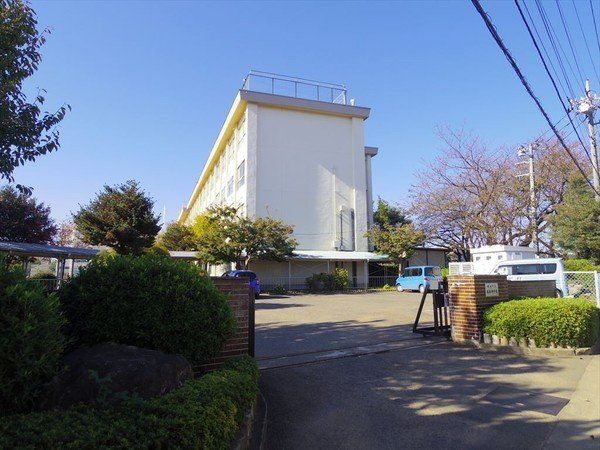 ���ӊ� ���R�s���x�����w�Z �k��24���B�y�x�����w�Z�z�x�����w�Z���ׂɂ���̂Ői�w��̒ʊw�����S�B���R�L���Ȋw�Z�ł� 1860m