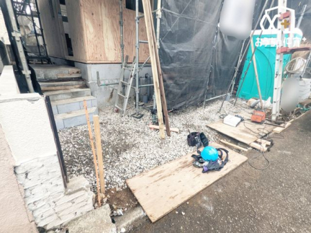  �J�[�X�y�[�X�̗l�q�B�Ԓʂ�̏��Ȃ��O�ʓ��H�ł��Ԃ̏o����������N���N�ł��B