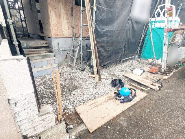  �J�[�X�y�[�X�̗l�q�B�Ԓʂ�̏��Ȃ��O�ʓ��H�ł��Ԃ̏o����������N���N�ł��B