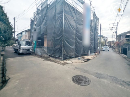 ���n�O�ώʐ^ �����������Z��X�̑O�ʓ��H�B�Ԓʂ肪���Ȃ��Â��ň��S�B���ʂ��ǍD�ŏo���ɂ��X���[�Y�B����������ǂ��A���s�������K�ł��B�O�ʓ��H�ܑ͕����s���͂��A�J�̓��������₷�����ł��B