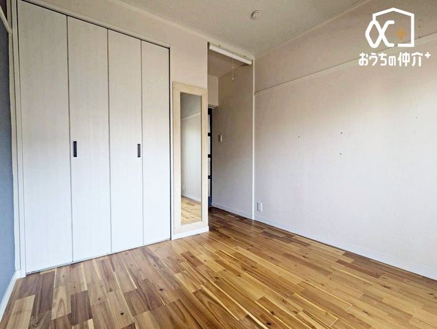 �q������ �������[�͂�����s�N���[�[�b�g�t�t���̂������ł��B�ߗށE���E�X�q�E�A�N�Z�T���[��G�߉Ɠd�Ȃǂ��܂Ƃ߂Ď��[�ł��A�������̍L���X�y�[�X���������A��������Ƃ�����Ԃ��ۂ���܂��B