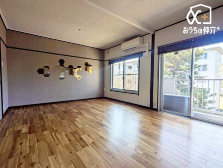 ���r���O �L���Ȍ����Ƃ炷���̏ꏊ�́A�������Ȃ���b���y���݁A�������Ƃ������Ԃ��߂����ꏊ�B�Ƒ��̓��킪���܂���؂ȋ�Ԃł��B