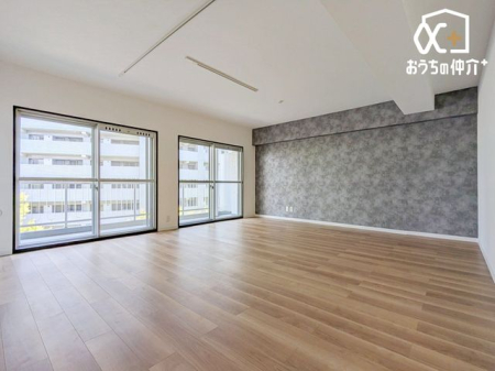 ���r���O �쓌�����̑傫�ȑ����炽���Ղ�z�����������ޖ��邢���r���O�B�Ƒ��c���⃊���b�N�X�^�C���ɍœK�ȊJ�������ӂ���Ԃł��B