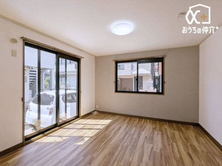 ���̑� �Q�ʍ̌��Ŗ��邳������܂��B�q���������A�d���̃X�y�[�X�ɂ��œK�ł��B