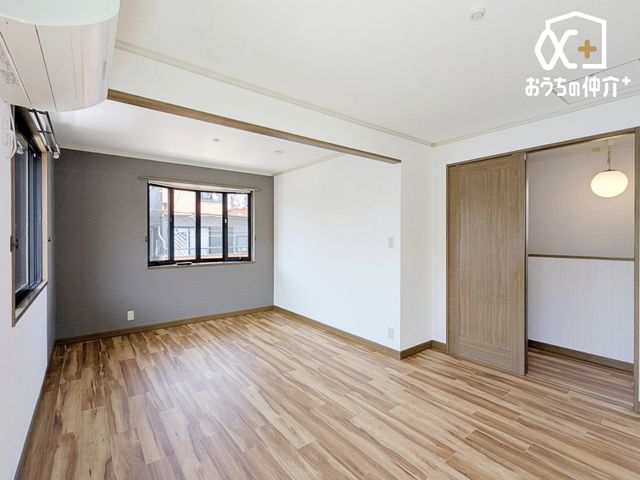 �Q�� �����������炩���������ގ�Q���B�����������ؖڂƔ��ǂ��S�n�悭�A���[�[���B�x�b�h��f�X�N���u����L���ŁA�Â��Ȏ��Ԃ���ވꎺ�B���͑u�₩�ȕ����ʂ�A��͂������x���ł��܂��B