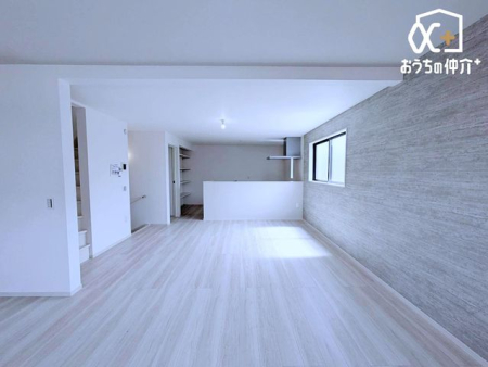  �Ƒ��̏Ί炪�W���L�X���r���O�B�㎿�ȃf�U�C���Ƌ@�\�������a�����ԂŁA���z�̕�炵�������B