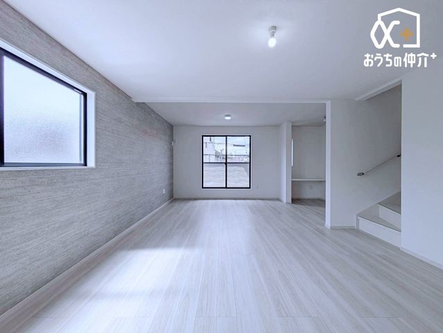 ���r���O ���r���O�C���K�i�̑���͉Ƒ��ԂŊ�����킹��@��������R�ƃR�~���j�P�[�V���������܂�܂��B�܂��A�ʂ̊K�ɂ��Ă��݂��̋C�z���ɂ₩�Ɋ����Ȃ���߂������Ƃ��ł��郁���b�g������܂��B