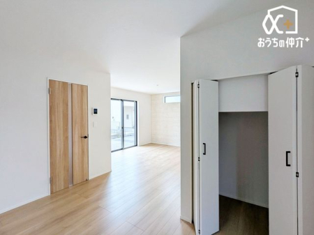 ���[ ���r���O�ɂ�����[�X�y�[�X�ł��B���p�i���A�p�r�ɍ��킹�Ă����p���������܂��B