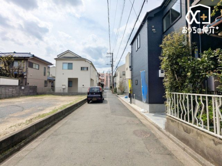 ���n�O�ώʐ^ ������悤�Ȑ��w�i�ɁA���X�ƘȂޓ@��́A���z�̉��b�𑶕��Ɏ󂯂�B�L�т₩�ŊJ���I�Ȓ��]�ƁA�����Ղ�ƍ~�蒍���z���ɁA�����ɏZ�܂��ґ�������Ǝ������Ē����܂�